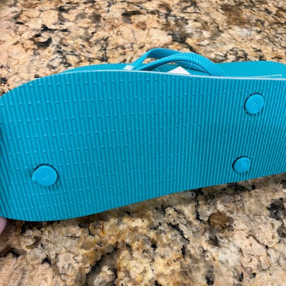 Easy USA Flip Flops, Women's Sizes M and XL in Aqua, Purple, Black, and Red - Picture 4 of 4